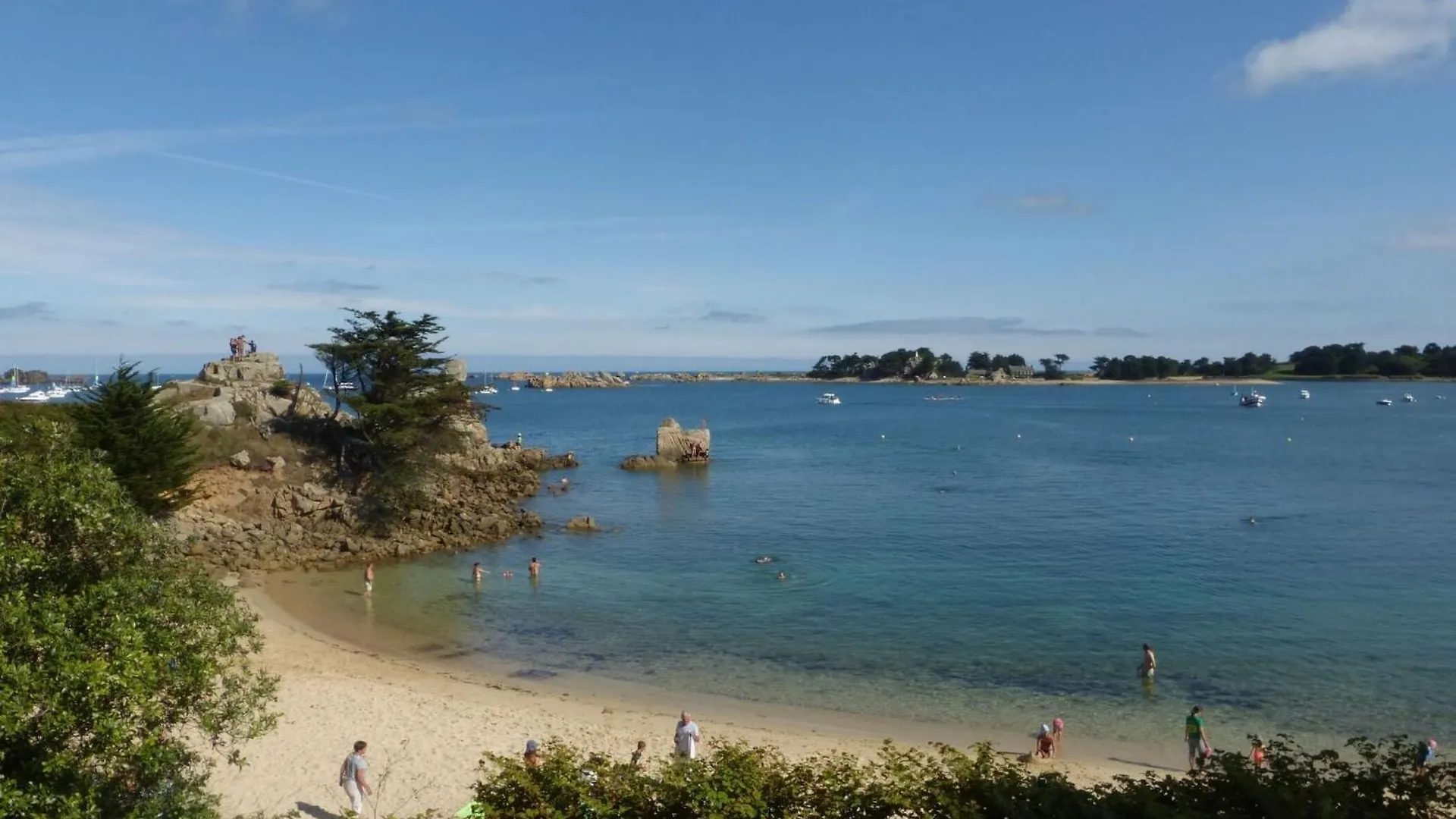 Nice Holiday Home In A Residence Near The Beach Saint-Quay-Portrieux