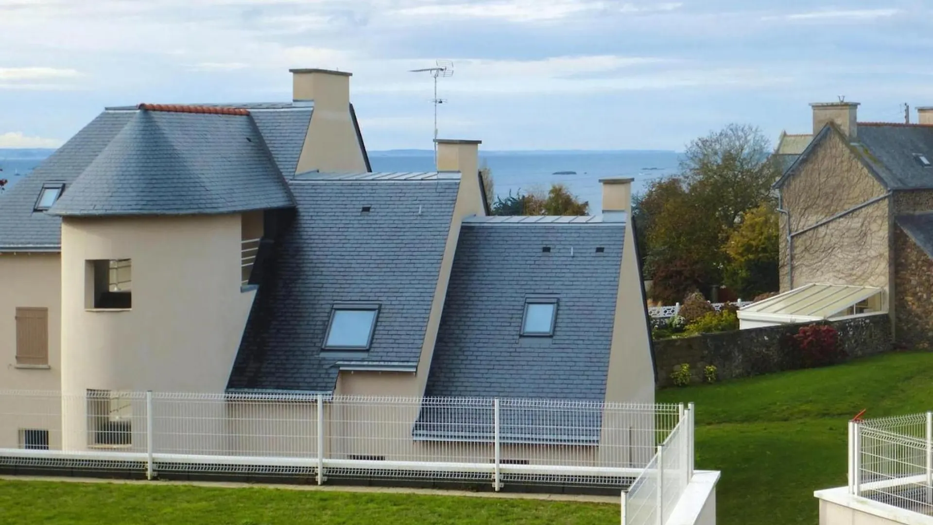 Nice Holiday Home In A Residence Near The Beach Saint-Quay-Portrieux
