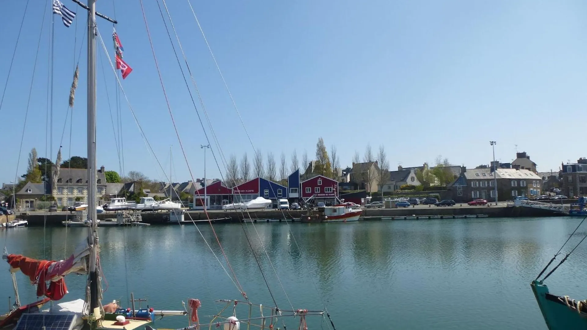 Nice Holiday Home In A Residence Near The Beach Saint-Quay-Portrieux