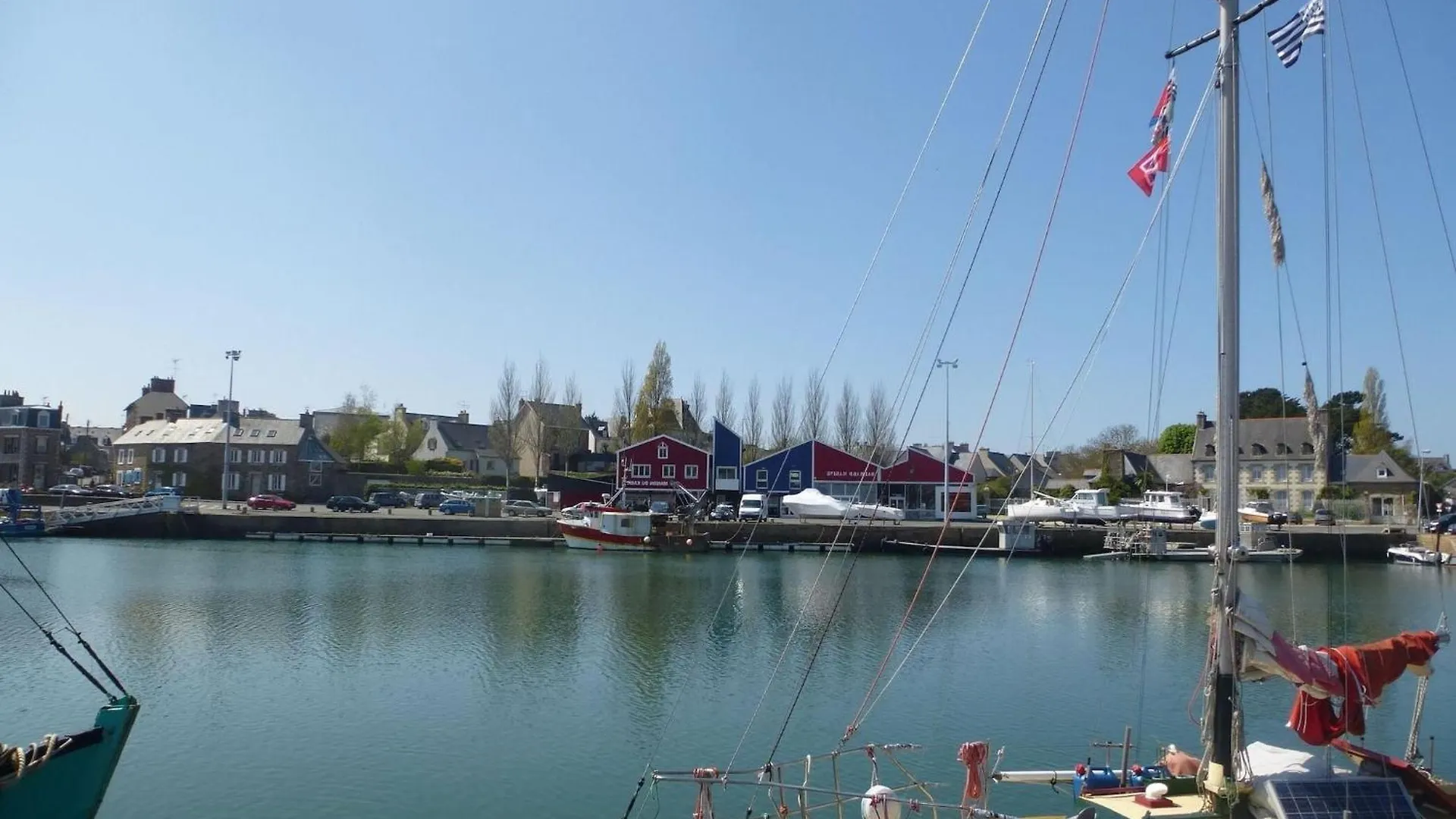 Nice Holiday Home In A Residence Near The Beach Saint-Quay-Portrieux Francie