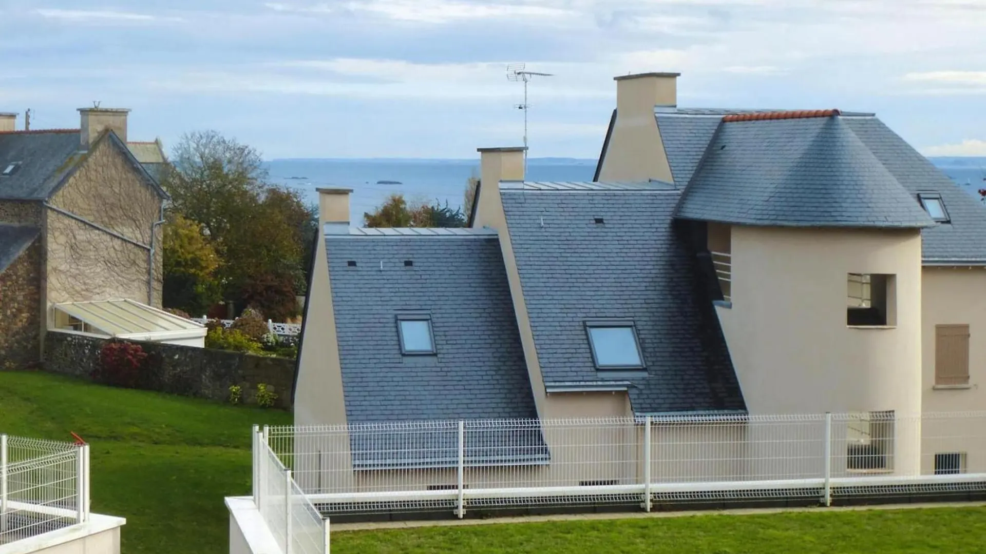 Nice Holiday Home In A Residence Near The Beach Saint-Quay-Portrieux